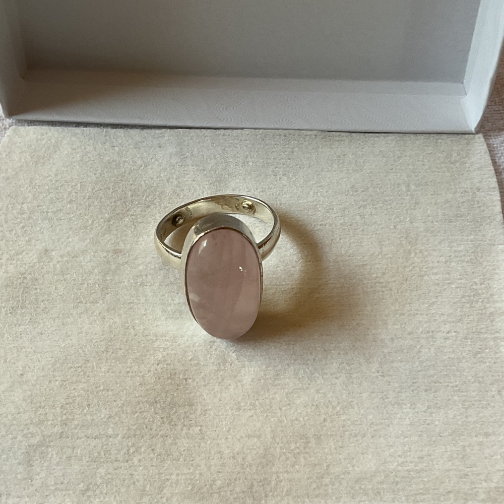 Sterling Silver Rose Quartz Oval Ring - Pink Gemstone